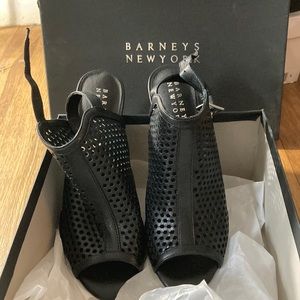 Barneys of New York Black Size 8 Sandals